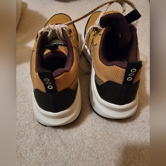 Saucony Excursion TR 17 Womens Tan and Brown Sneakers - Picture 3 of 5